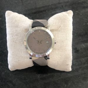 Burberry Women’s leather signature pattern Watch